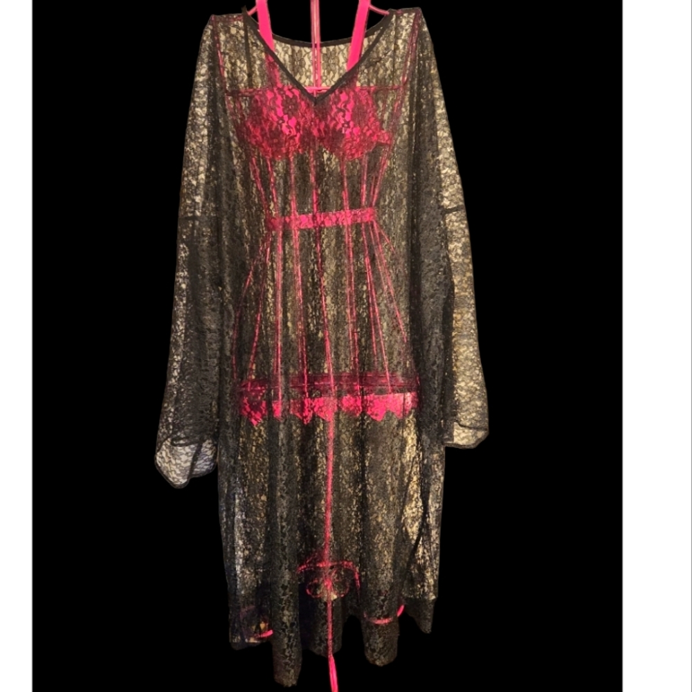 KIMO SLEEVE BLK.LACE V NECK FLOWEY VINTAGE COVER UP.
